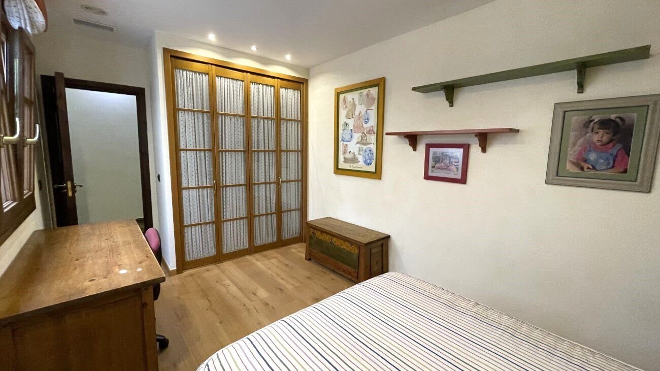 4-Bedroom House in Torrevieja - Image 18