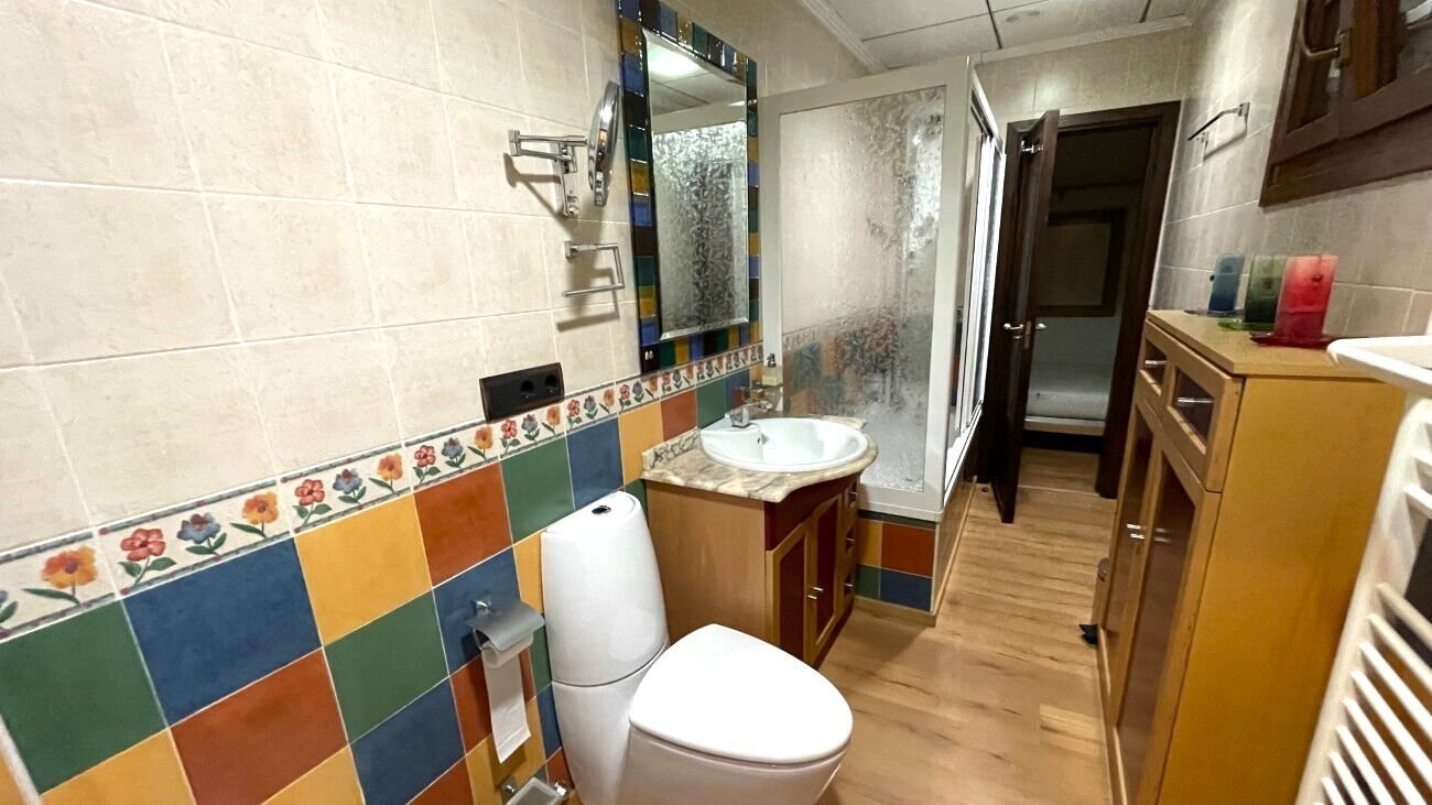 4-Bedroom House in Torrevieja - Image 19