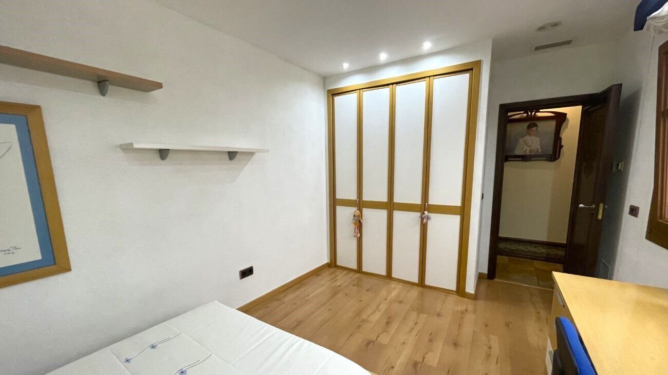 4-Bedroom House in Torrevieja - Image 21