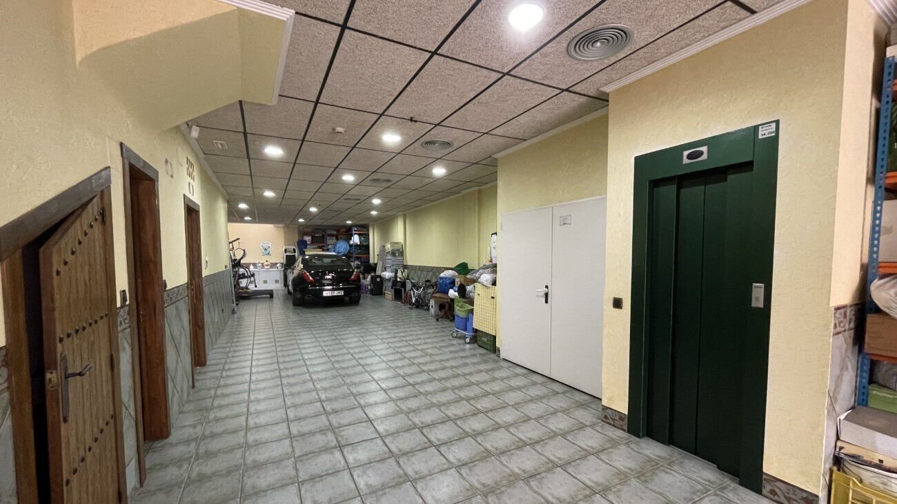 4-Bedroom House in Torrevieja - Image 25