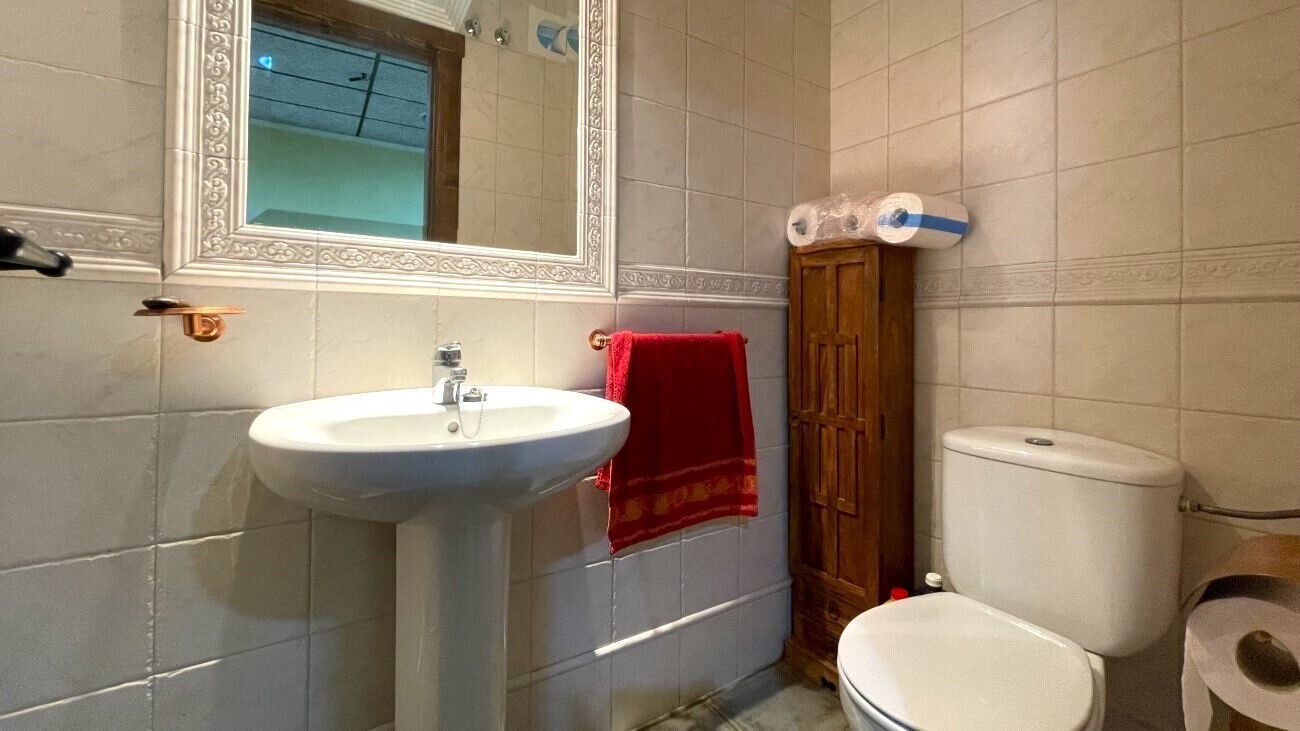 4-Bedroom House in Torrevieja - Image 26