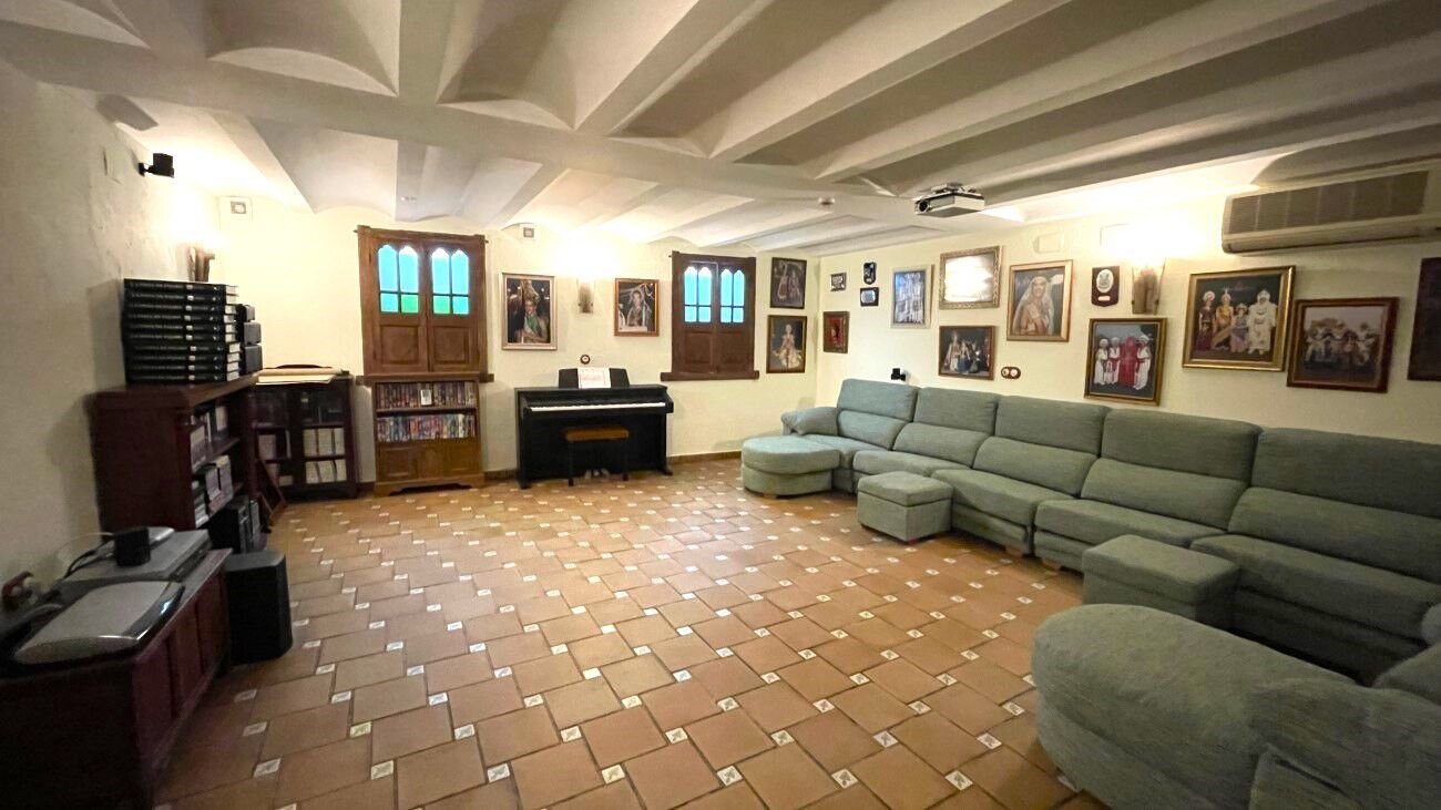 4-Bedroom House in Torrevieja - Image 27