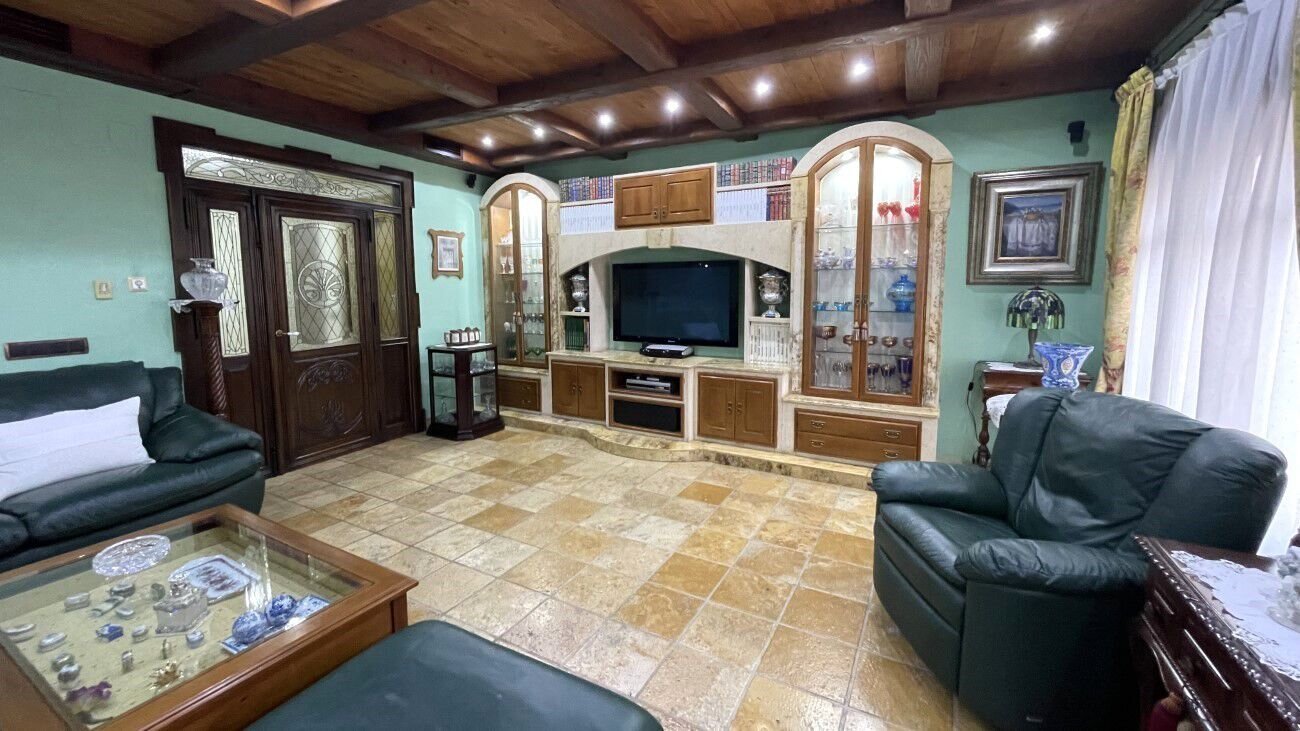 4-Bedroom House in Torrevieja - Image 3