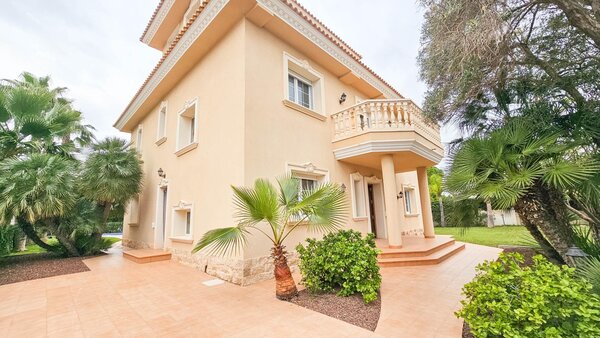 7-Zimmer Villa in Cabo Roig