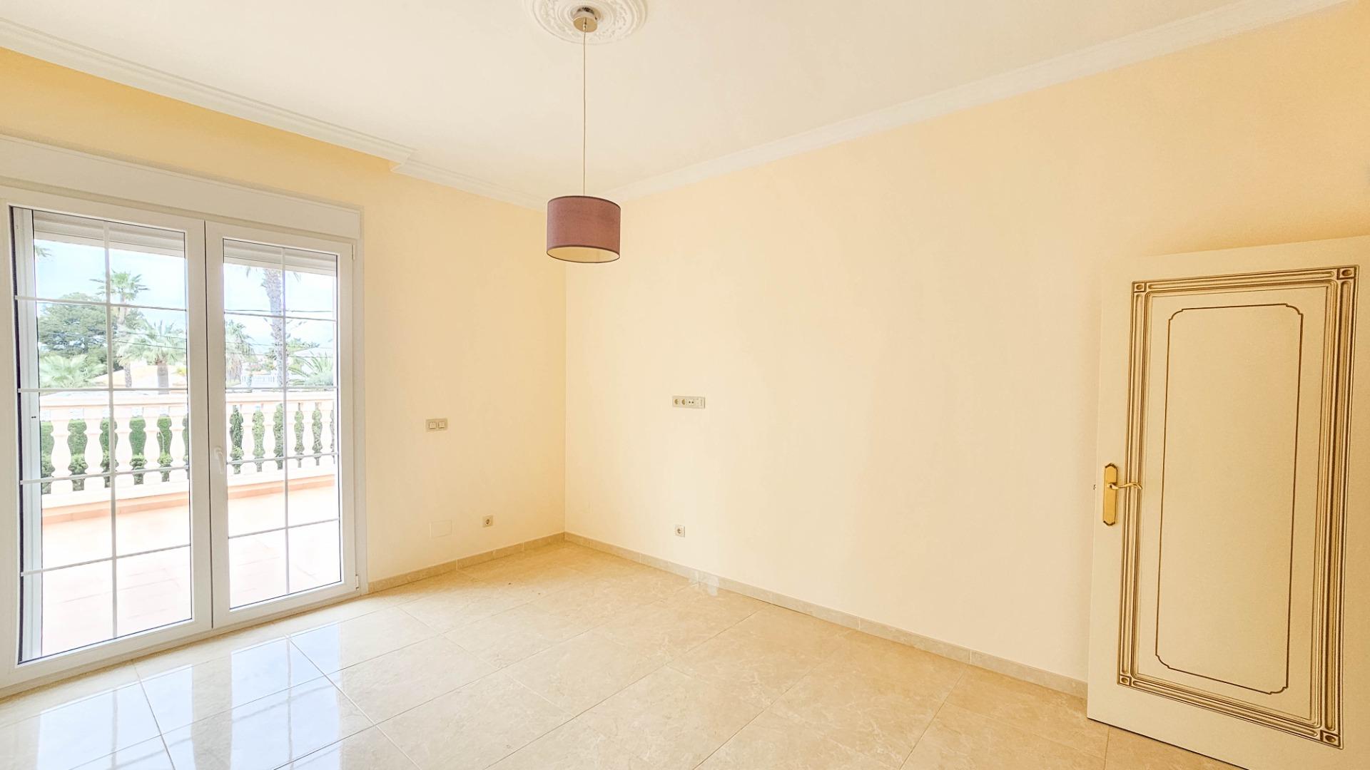 7-Bedroom Villa in Cabo Roig - Image 22