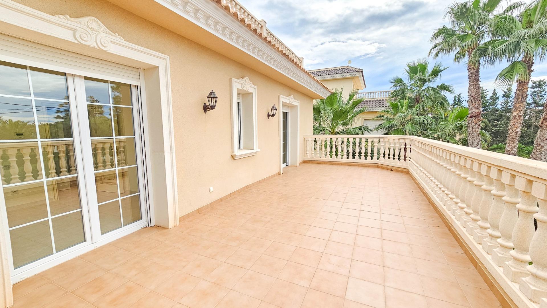 7-Bedroom Villa in Cabo Roig - Image 25