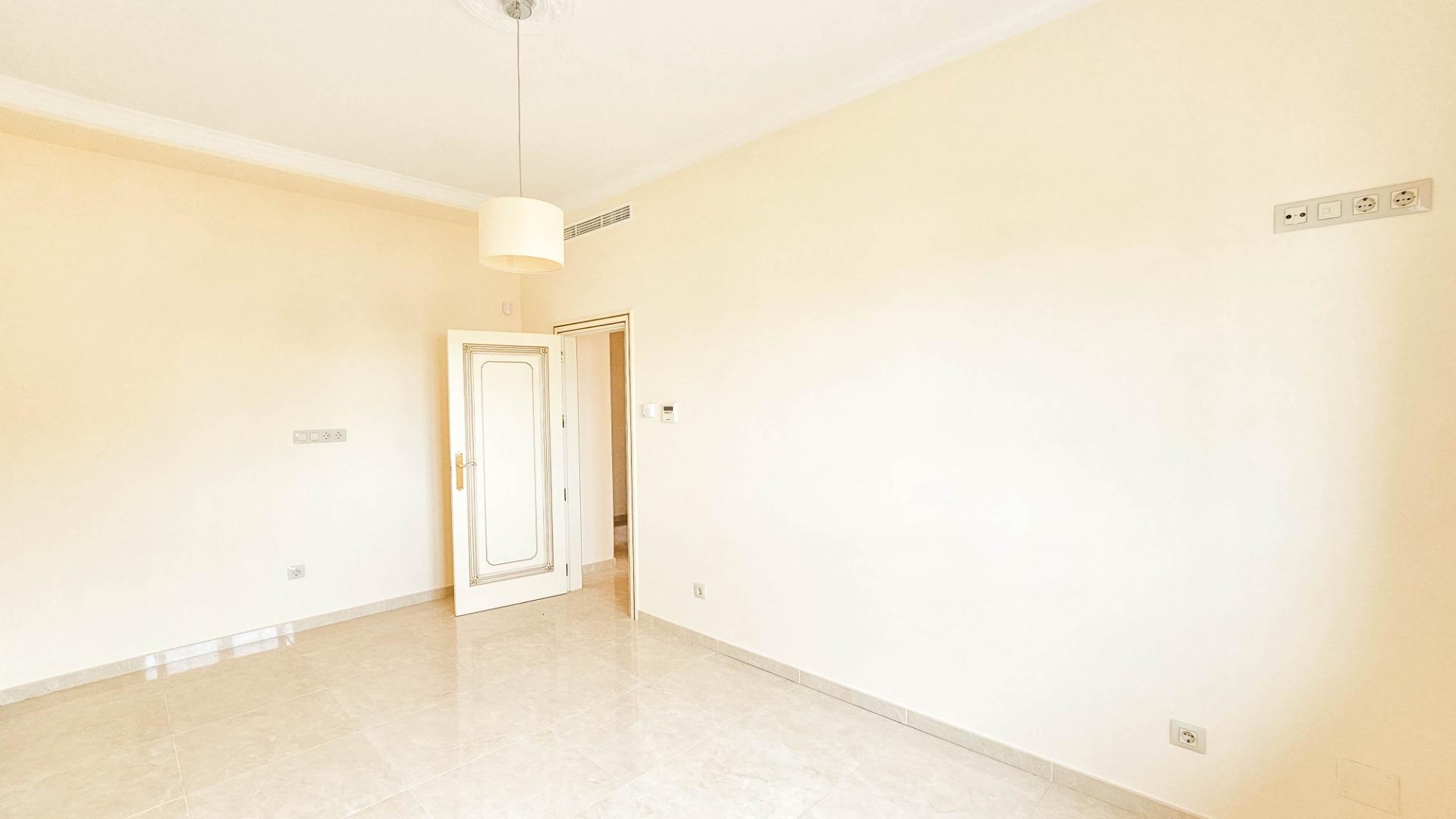 7-Bedroom Villa in Cabo Roig - Image 31