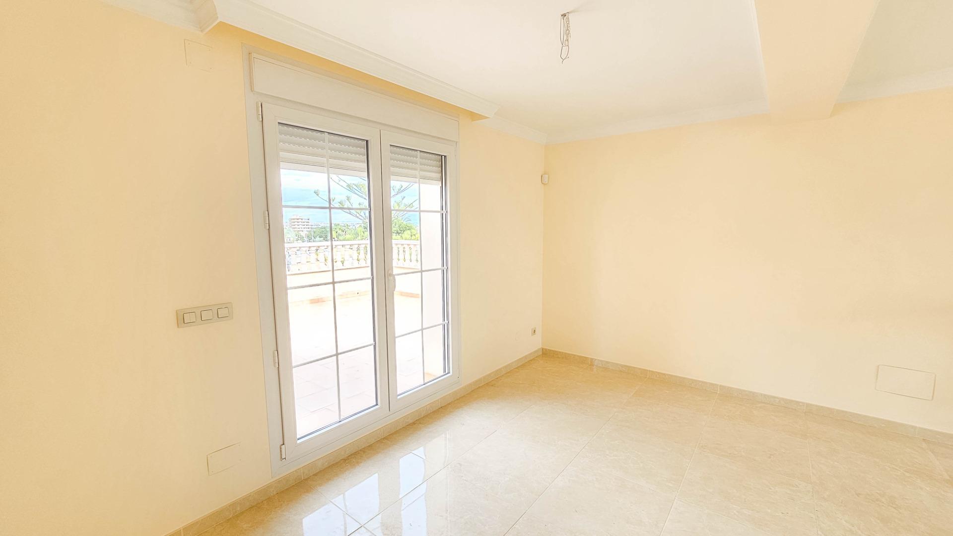 7-Bedroom Villa in Cabo Roig - Image 33