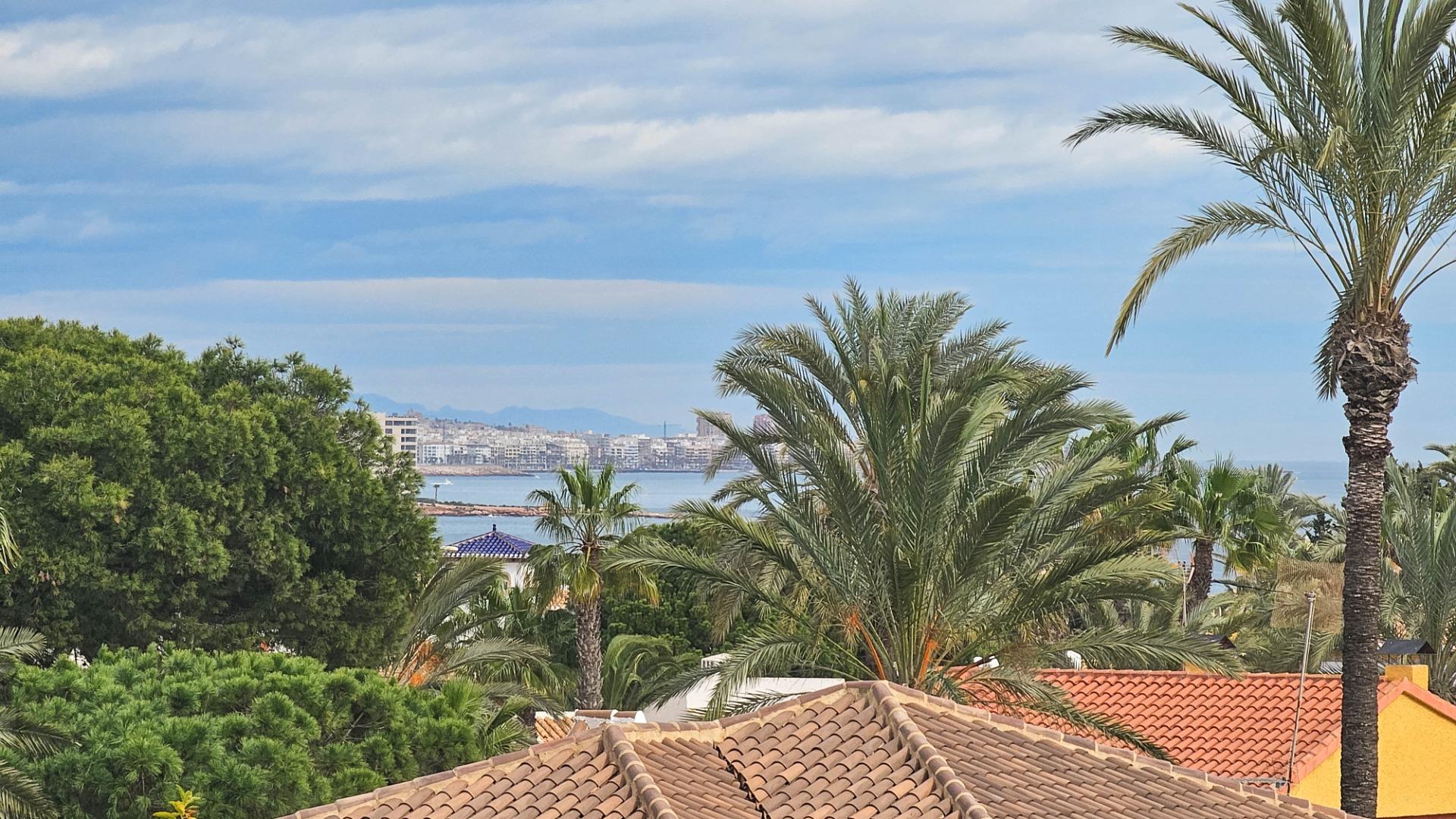 7-Bedroom Villa in Cabo Roig - Image 43