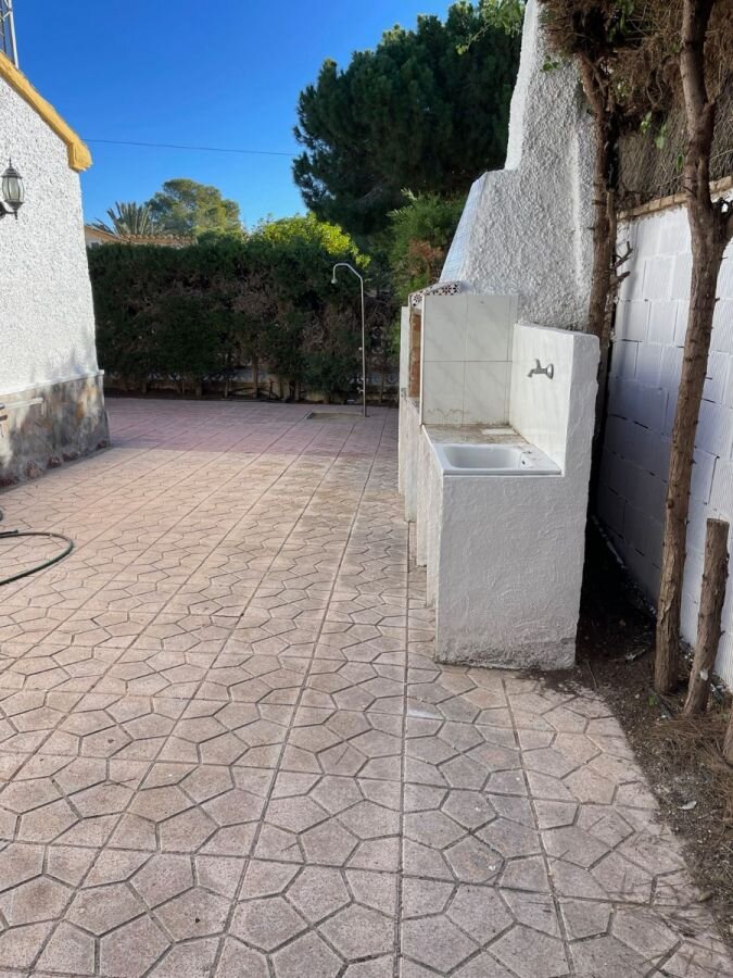 3-Bedroom House in Lomas de Cabo Roig, Orihuela Costa - Image 3