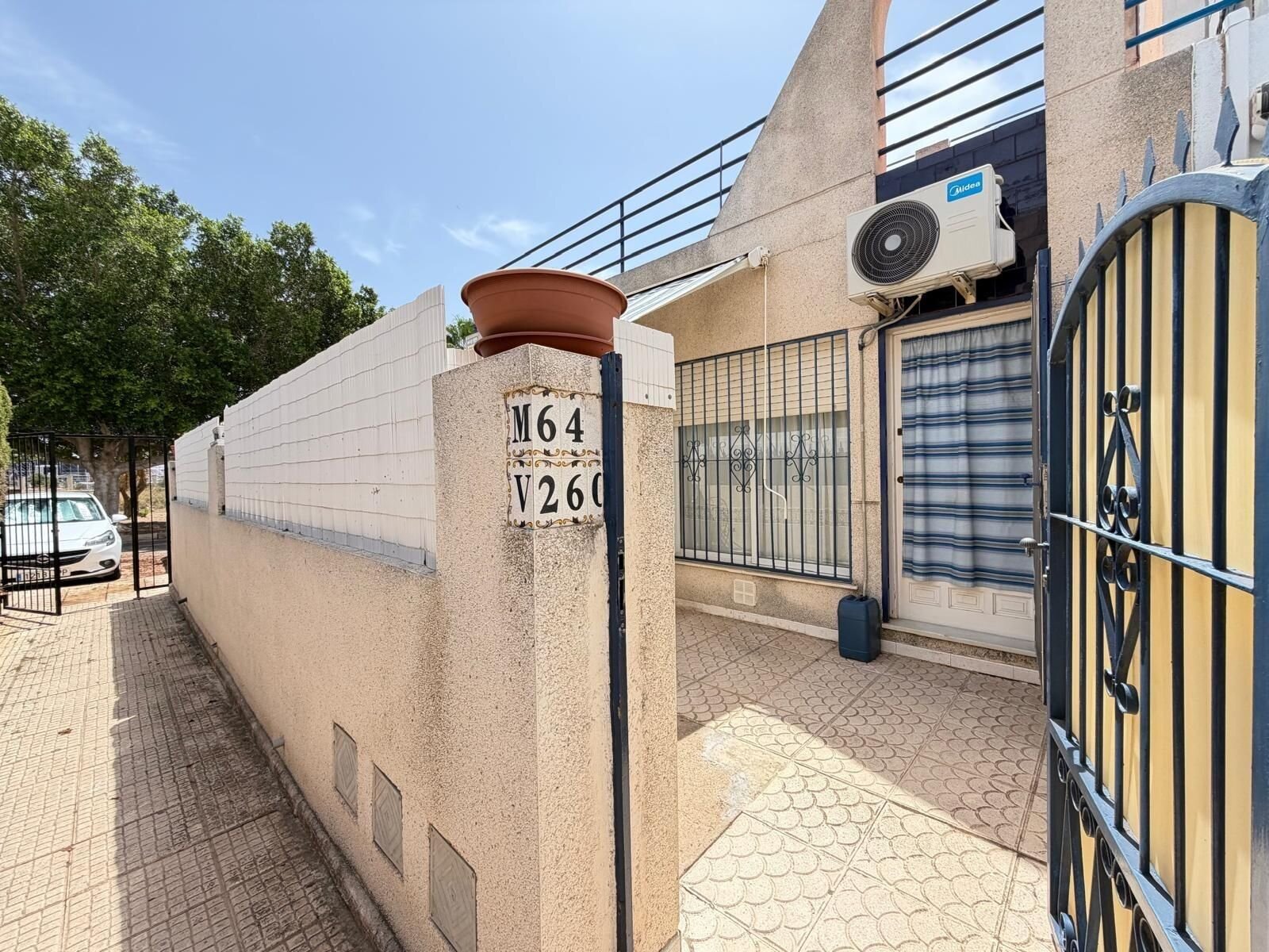 2-Bedroom House in Carrefour, Torrevieja - Image 1