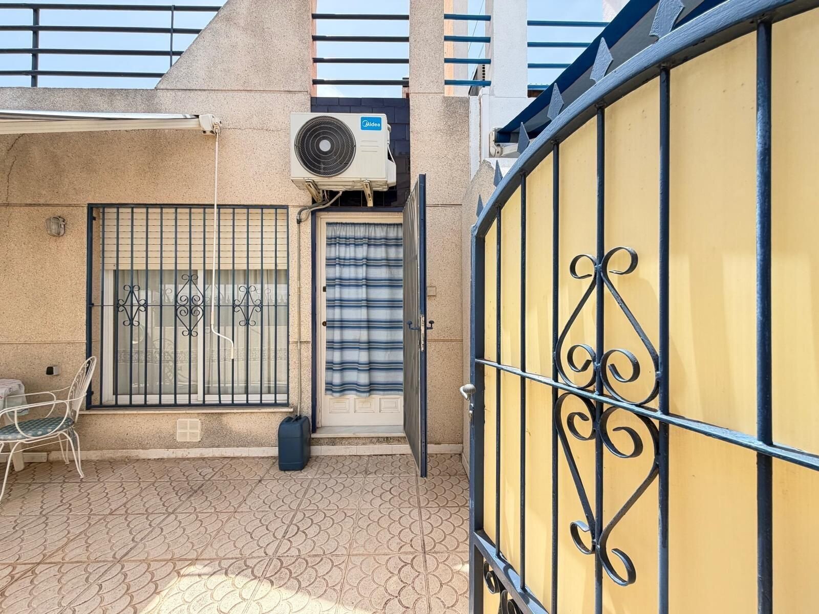 2-Bedroom House in Carrefour, Torrevieja - Image 2