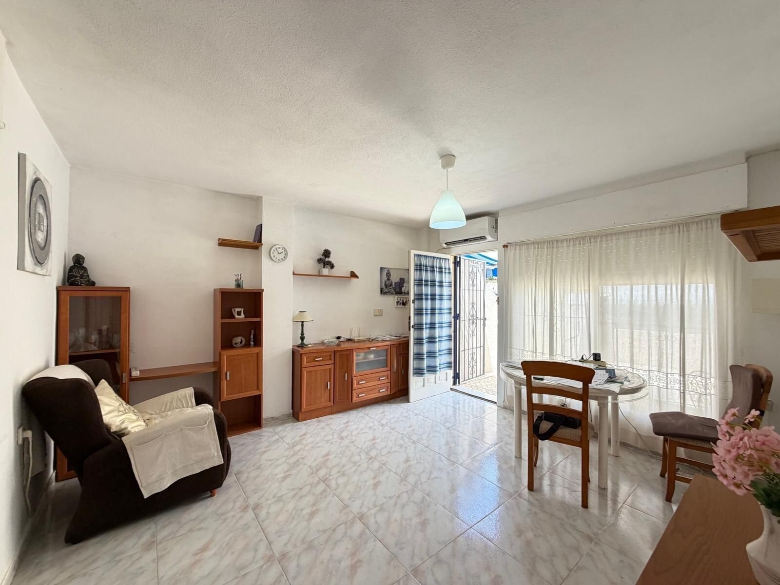 2-Bedroom House in Carrefour, Torrevieja - Image 9