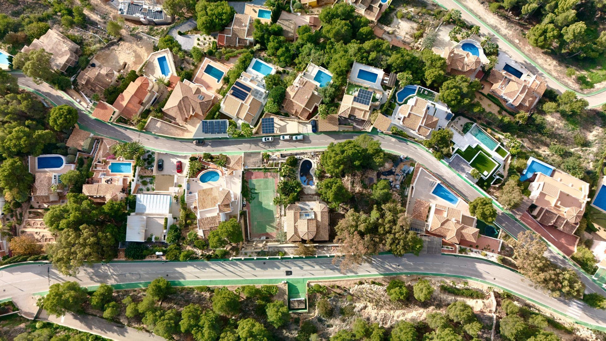 4-Bedroom Detached House in  Altea | Sunny Casas - Costa ... - Image 18