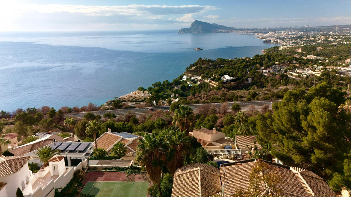 4-Bedroom Detached House in  Altea | Sunny Casas - Costa ... - Image 4