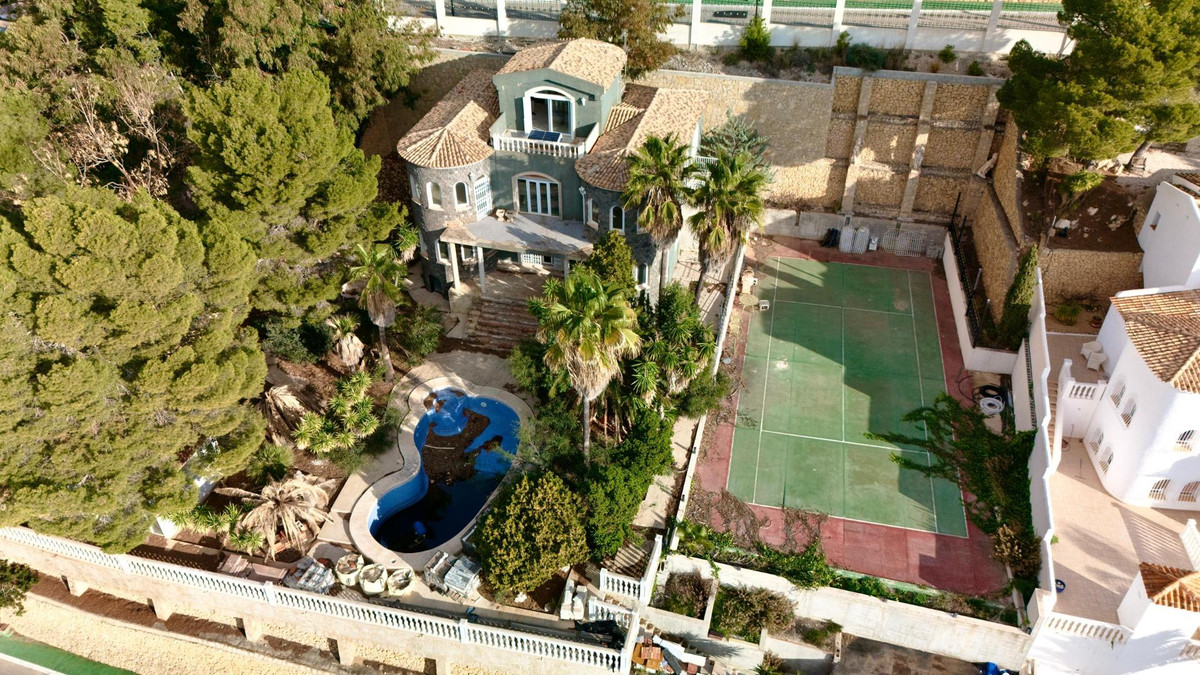 4-Bedroom Detached House in  Altea | Sunny Casas - Costa ... - Image 9