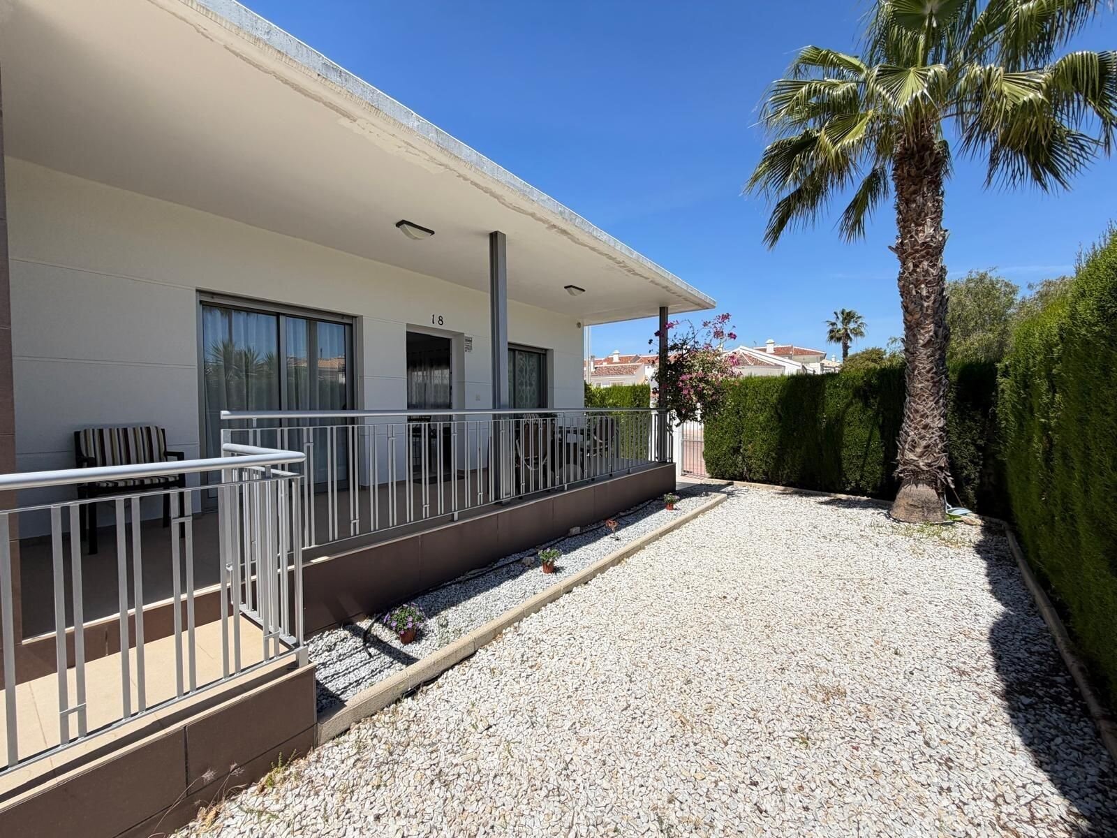 Villa de 4 Dormitorios en Doña Pepa, Rojales - Image 10