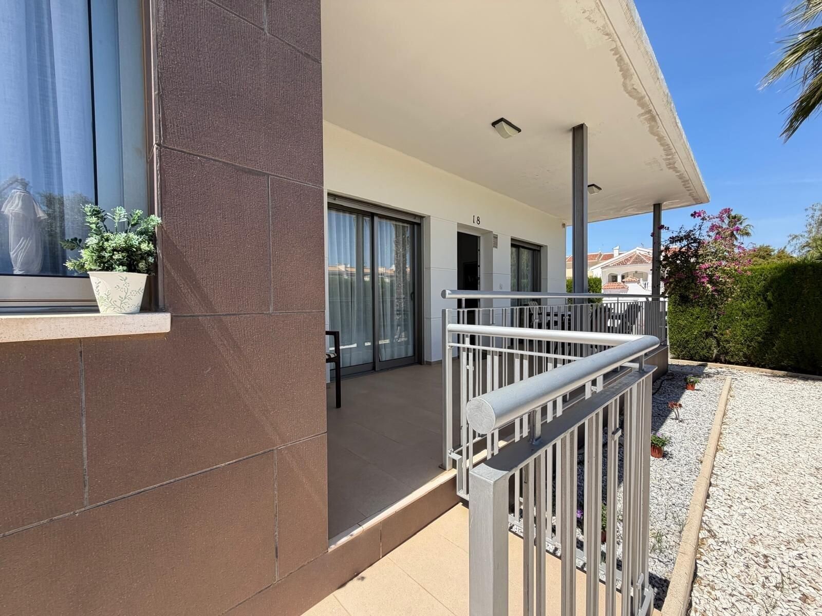 Villa de 4 Dormitorios en Doña Pepa, Rojales - Image 20