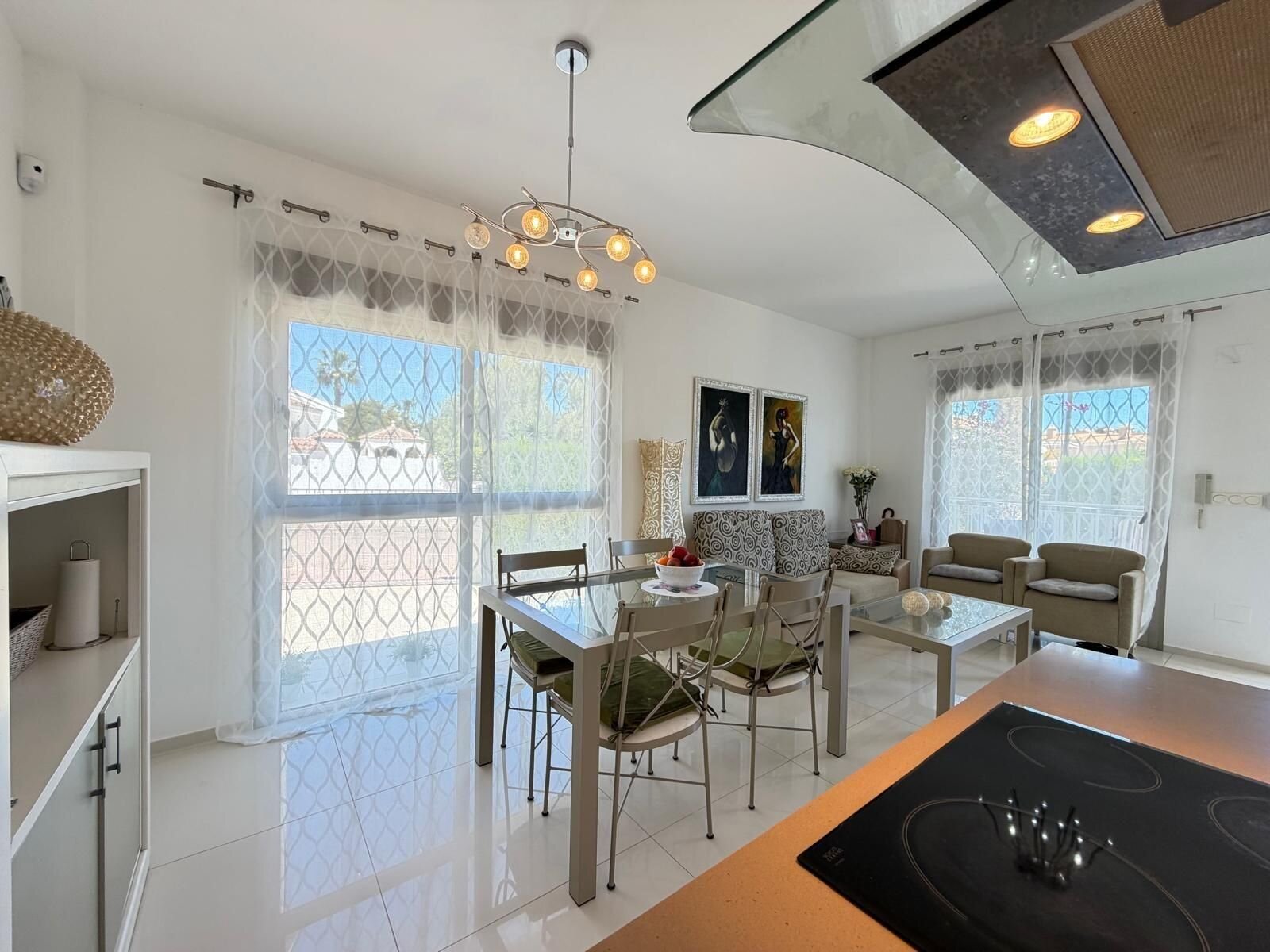 Villa de 4 Dormitorios en Doña Pepa, Rojales - Image 36