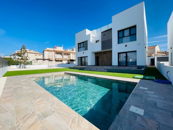 Chalet independiente de 5 Dormitorios en, Torrevieja