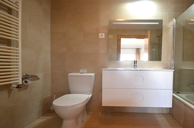 2-Bedroom Apartment in Sucina, Sucina - Image 15
