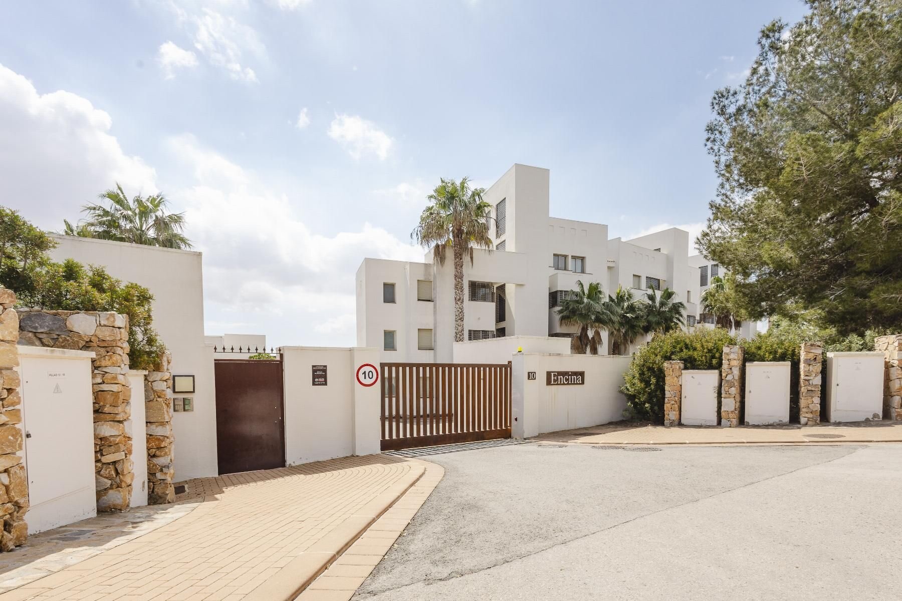 2-Bedroom Penthouse in Las Colinas Golf, Orihuela - Image 32
