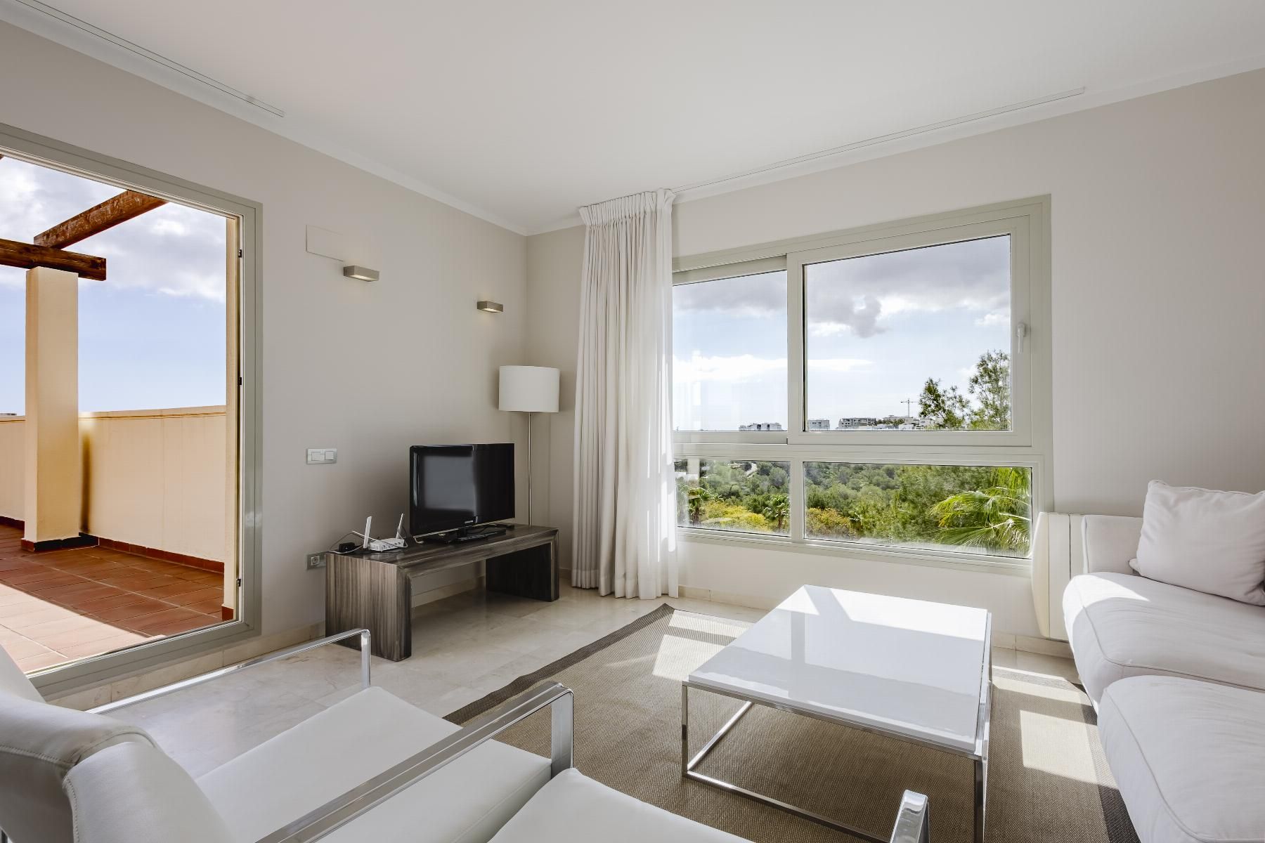 2-Bedroom Penthouse in Las Colinas Golf, Orihuela - Image 7