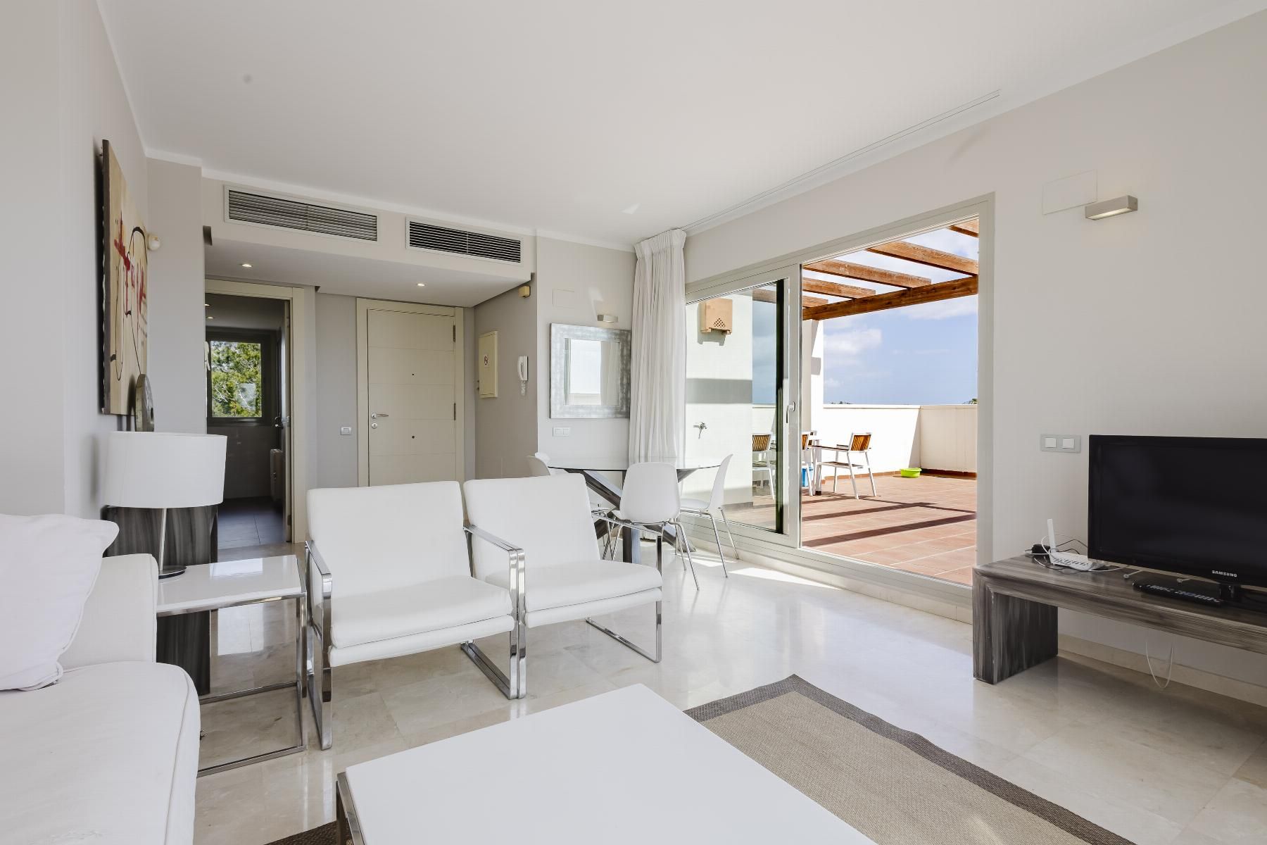 2-Bedroom Penthouse in Las Colinas Golf, Orihuela - Image 9