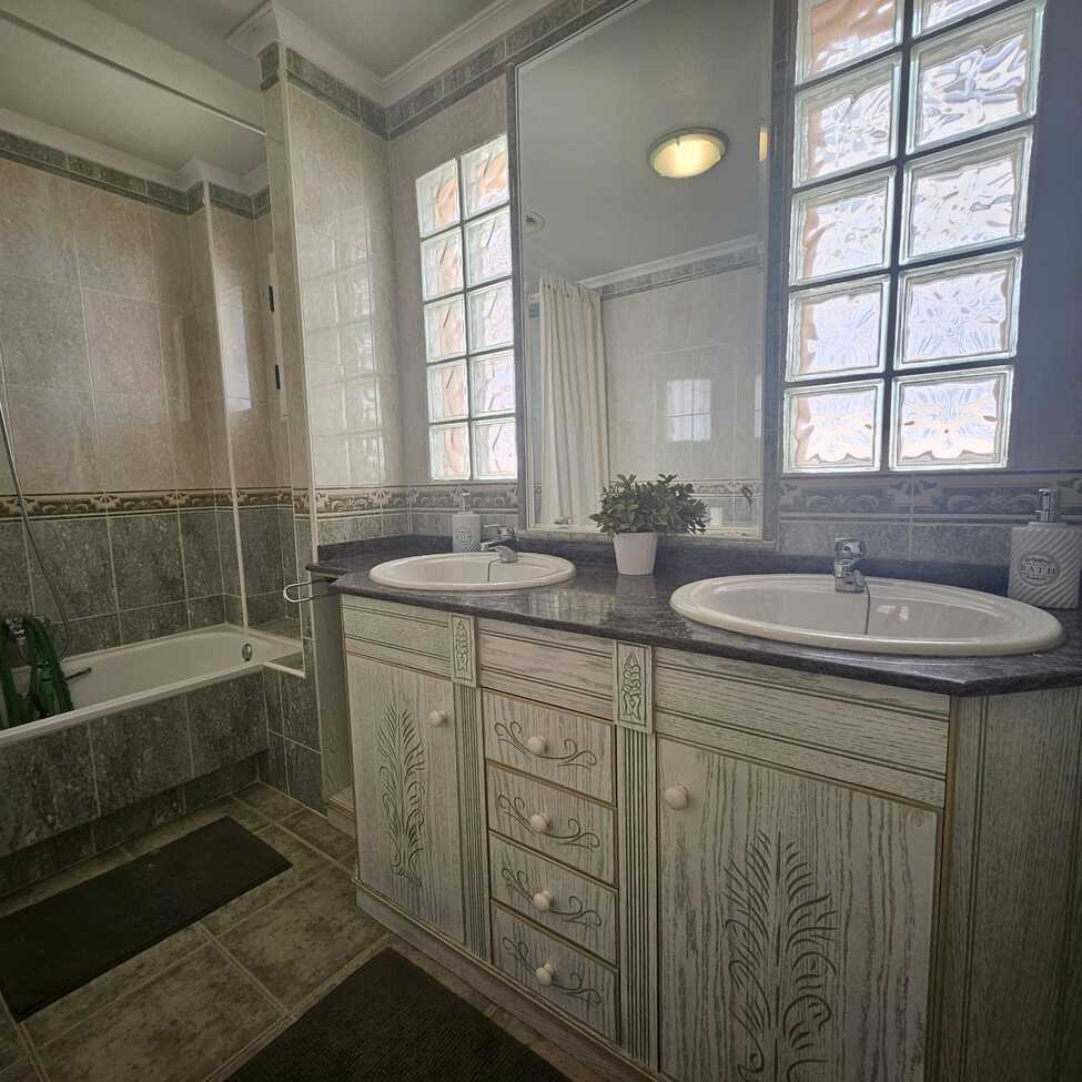 3-Bedroom Villa in Guardamar del Segura | Sunny Casas - ... - Image 11