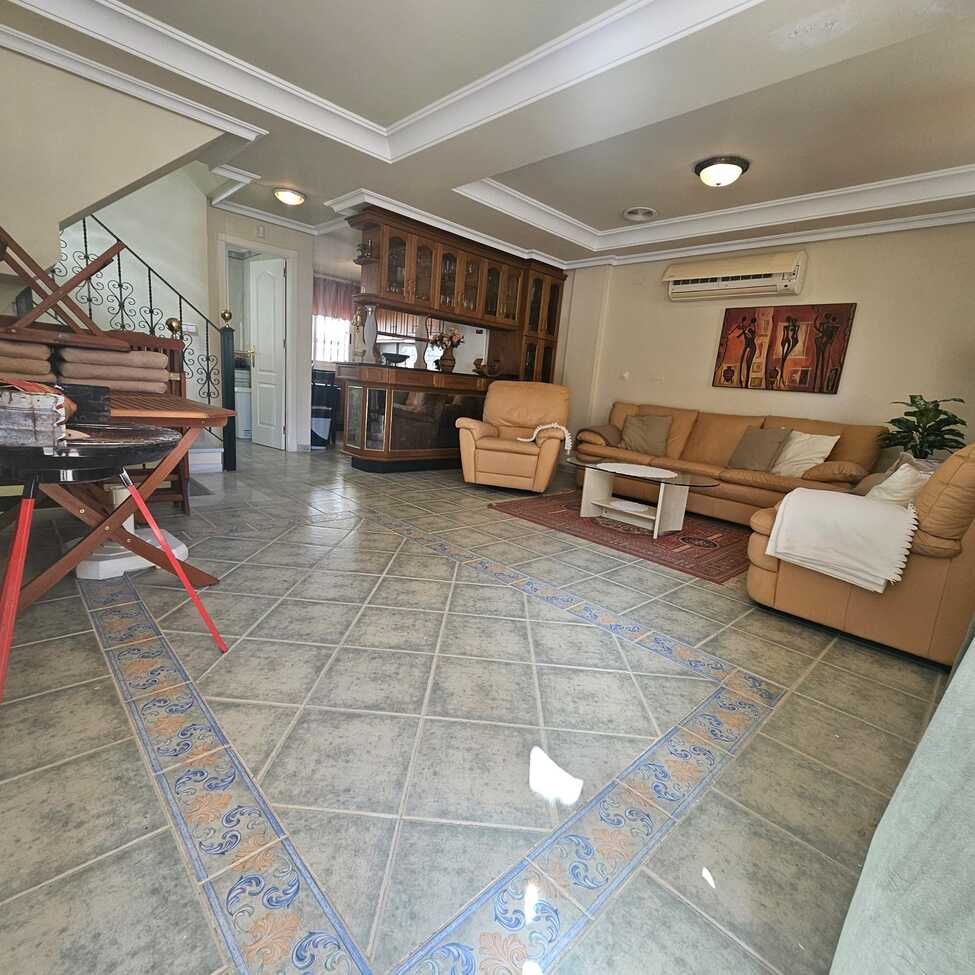 3-Bedroom Villa in Guardamar del Segura | Sunny Casas - ... - Image 25