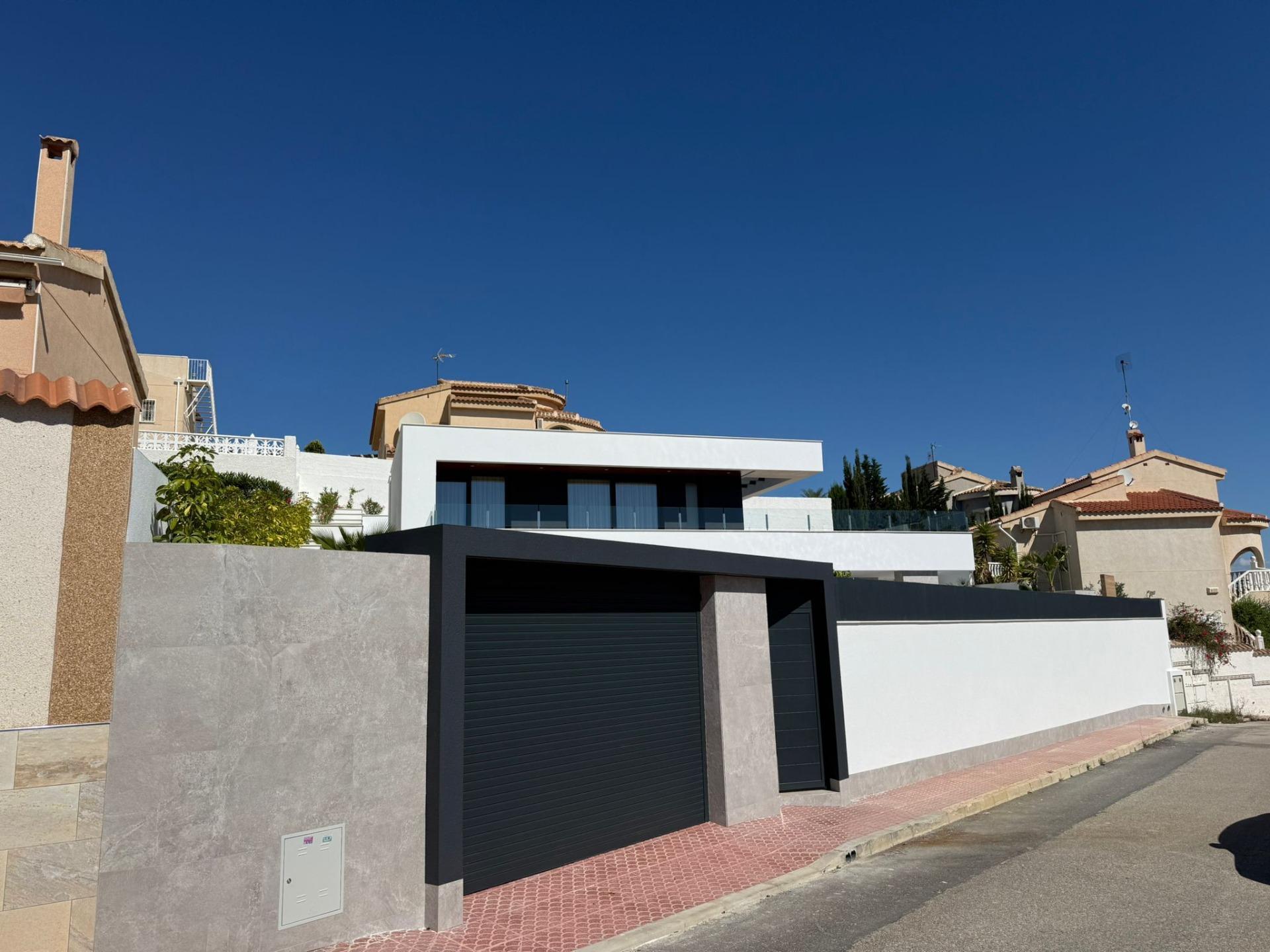 4-Bedroom Villa in Rojales - Image 2