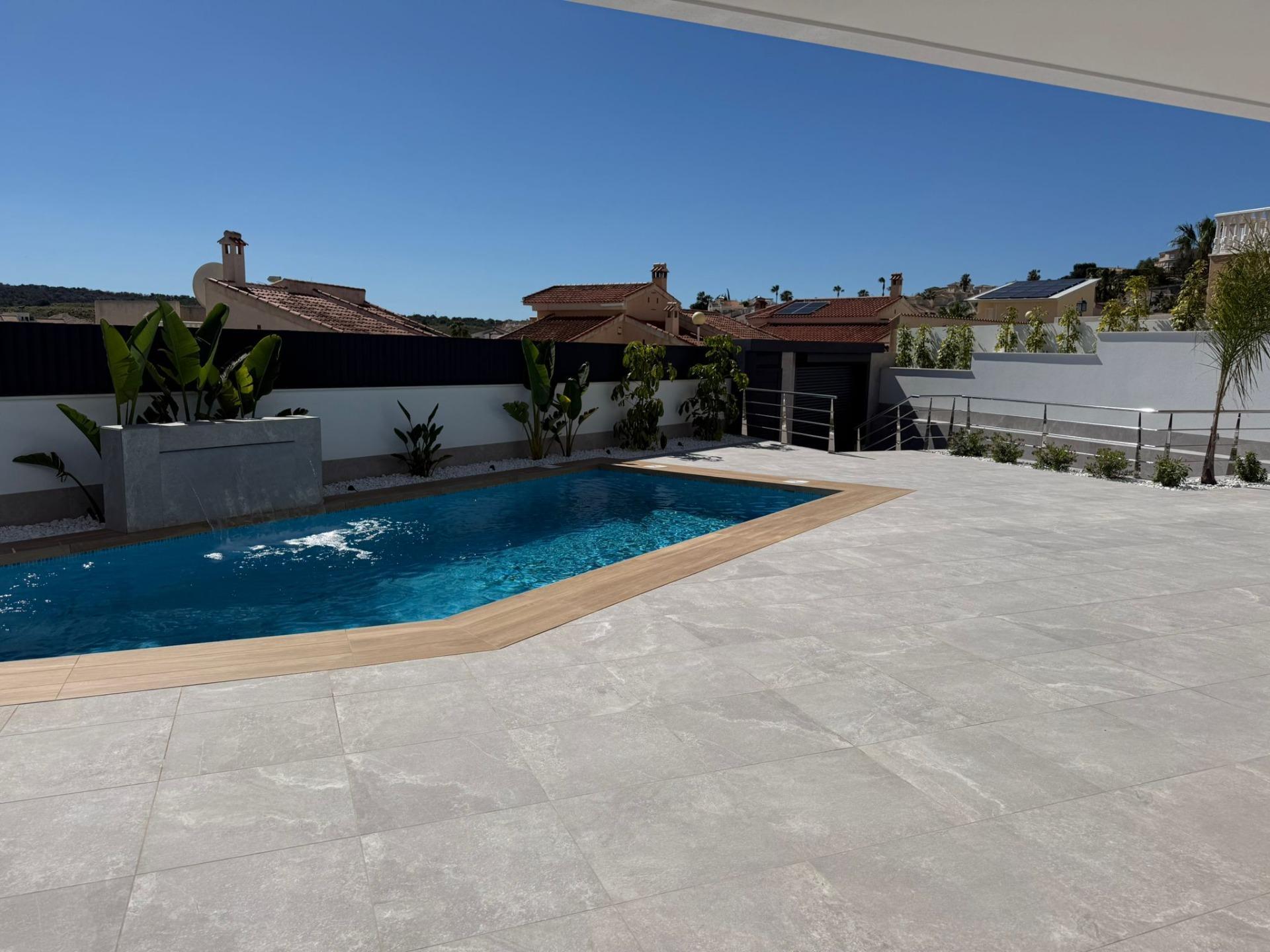 4-Bedroom Villa in Rojales - Image 5