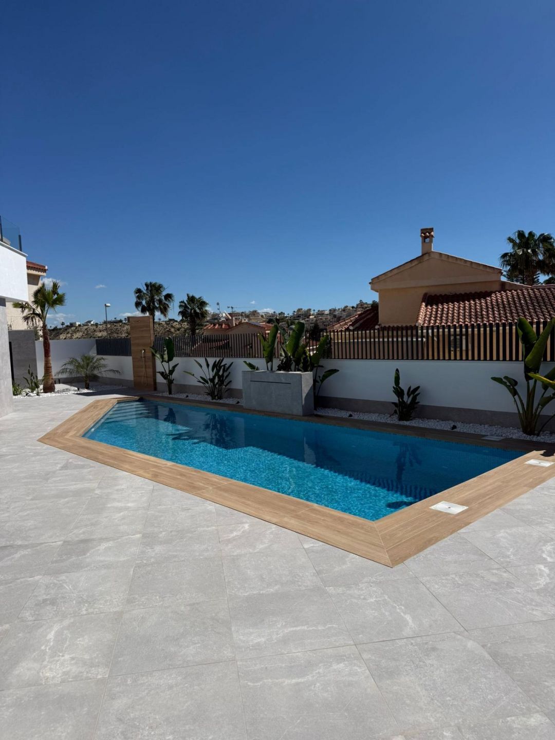 4-Bedroom Villa in Rojales - Image 7