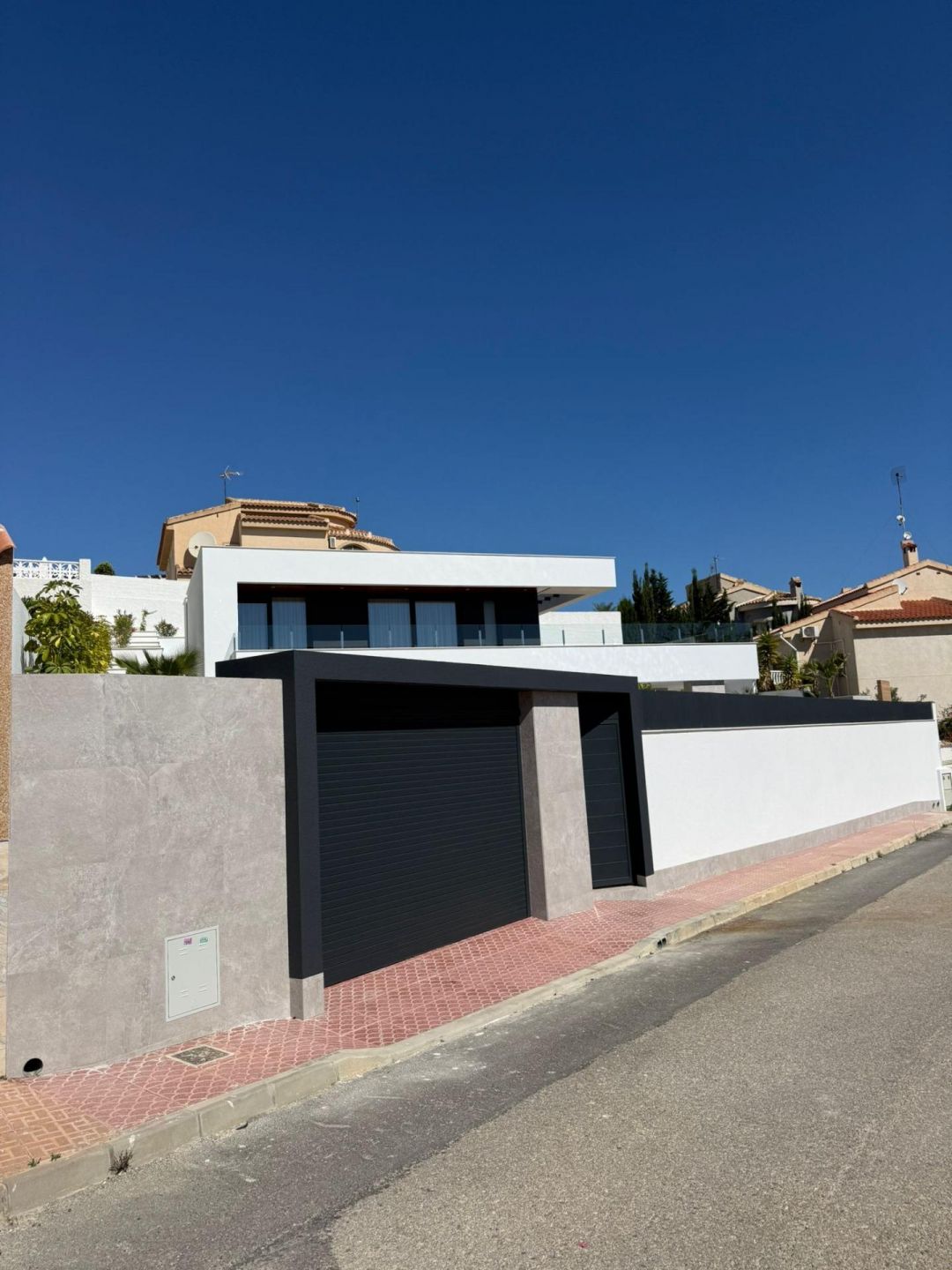 4-Bedroom Villa in Rojales - Image 8