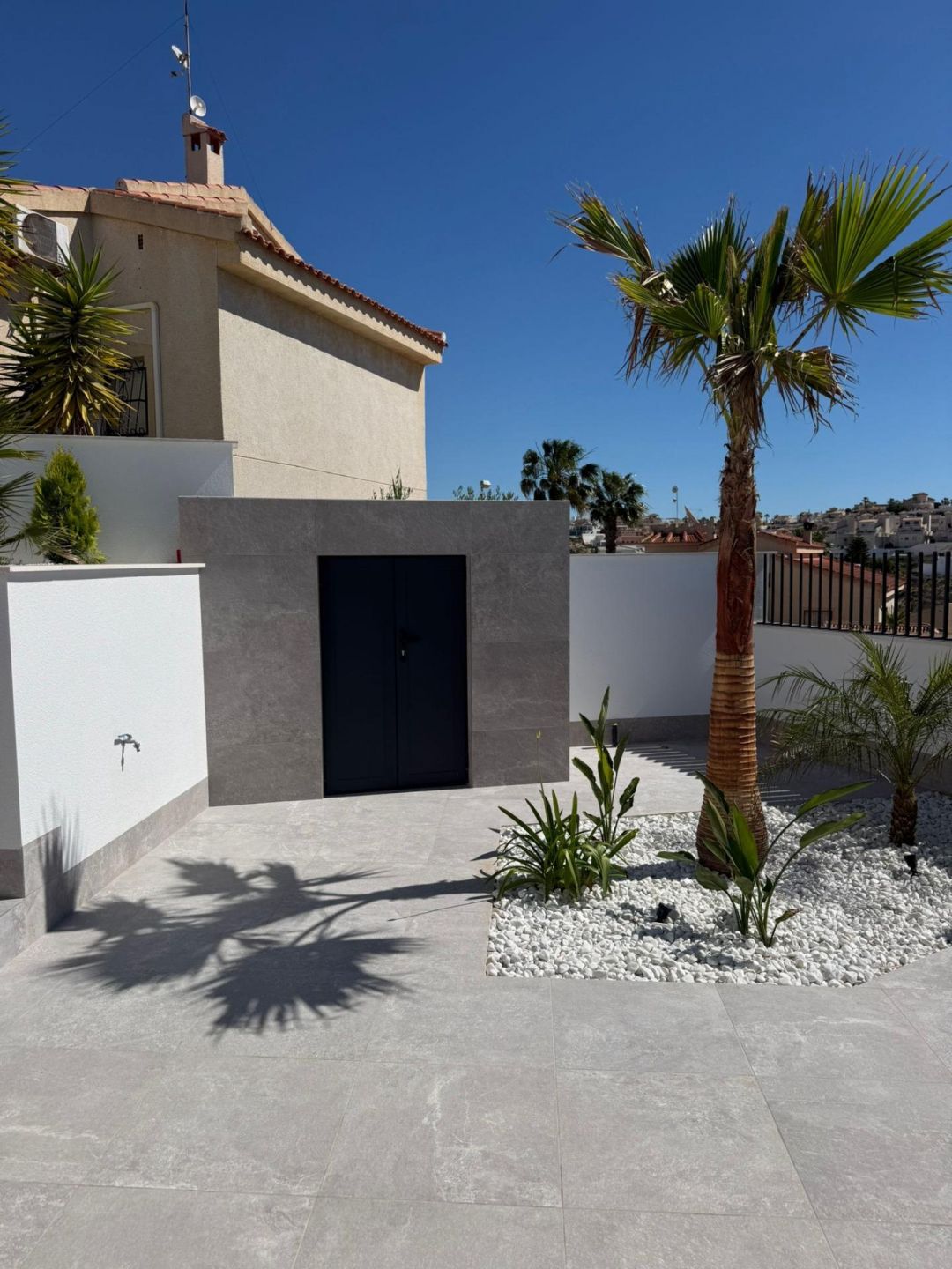 4-Bedroom Villa in Rojales - Image 9
