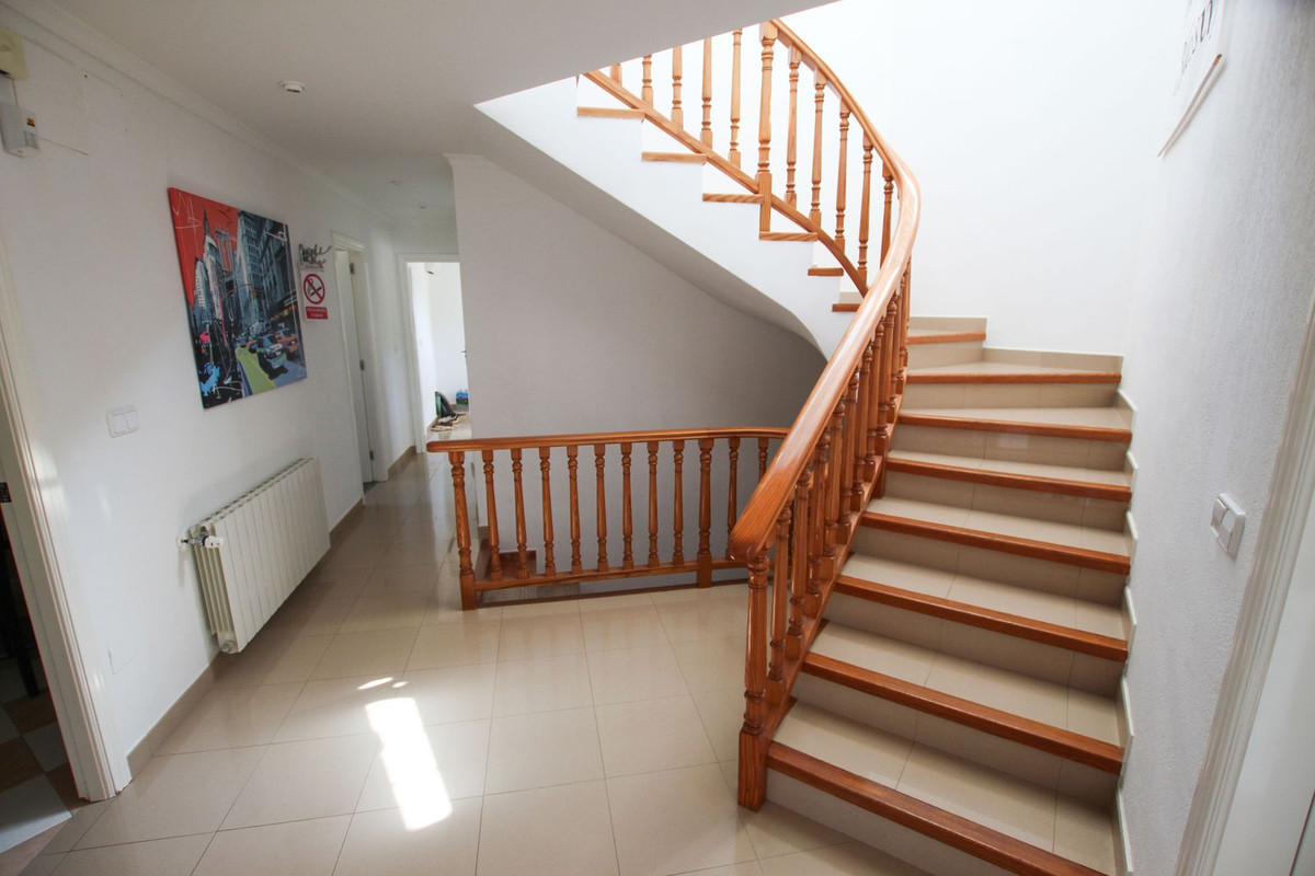 6-Bedroom Detached House in  Calpe | Sunny Casas - Costa ... - Image 14