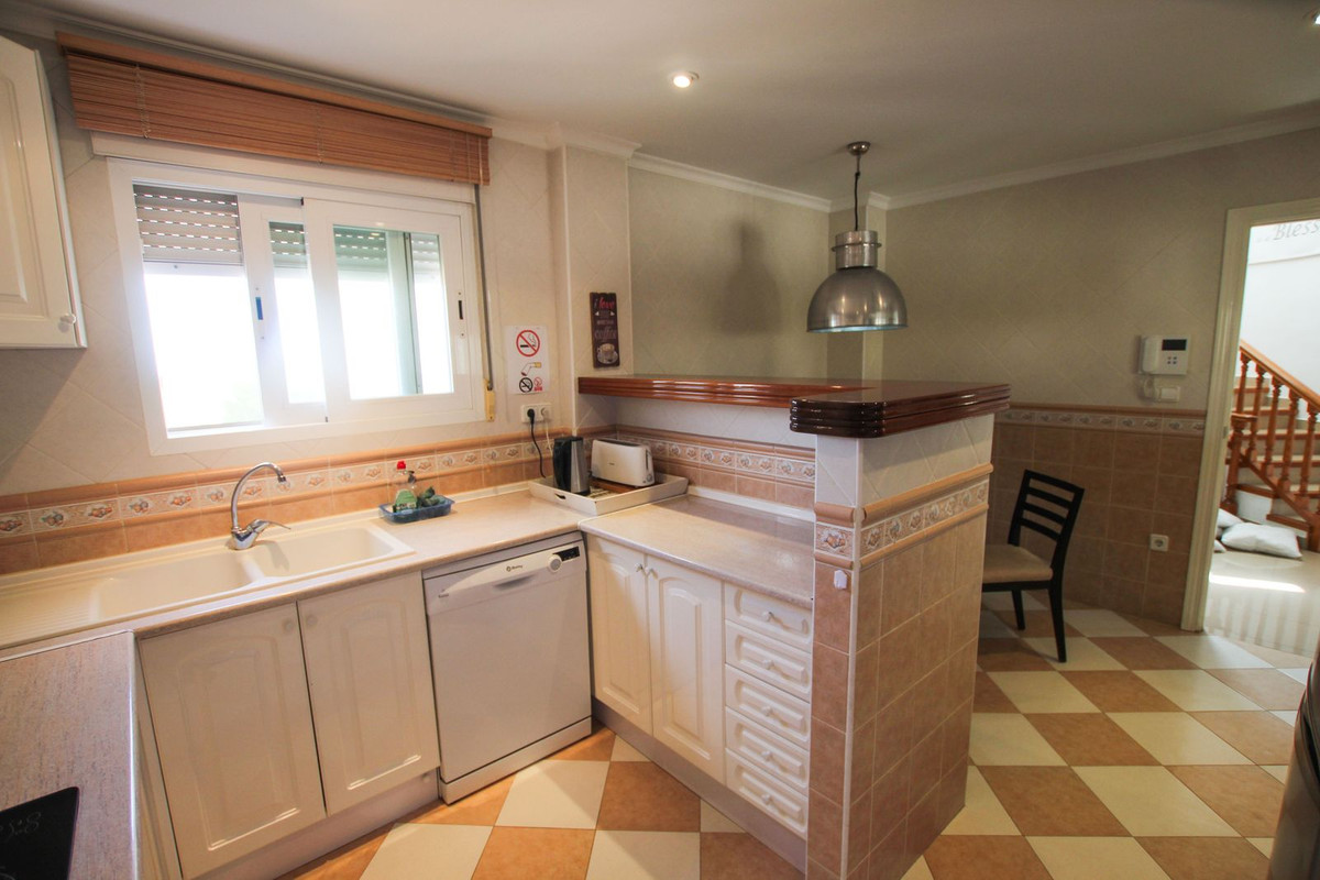 6-Bedroom Detached House in  Calpe | Sunny Casas - Costa ... - Image 8