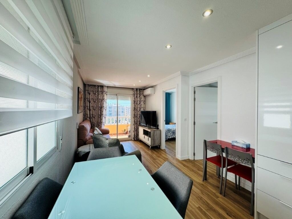 2-Bedroom Apartment in Los Secanos, Guardamar del Segura - Image 12