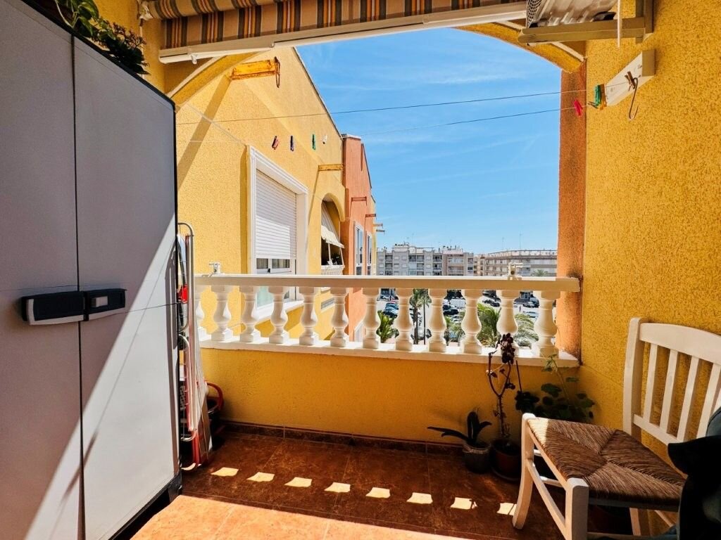 2-Bedroom Apartment in Los Secanos, Guardamar del Segura - Image 16