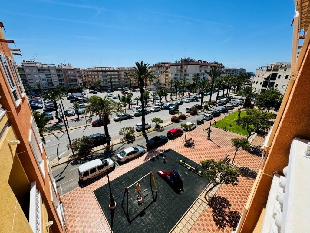 2-Bedroom Apartment in Los Secanos, Guardamar del Segura - Image 18