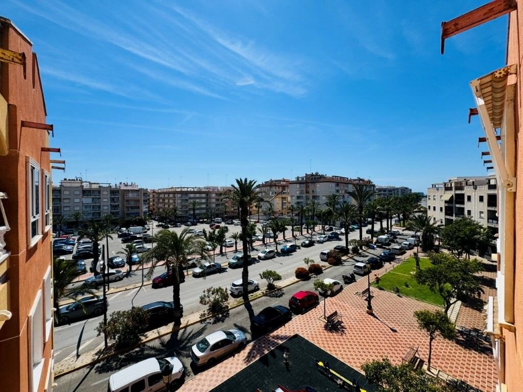 2-Bedroom Apartment in Los Secanos, Guardamar del Segura - Image 19