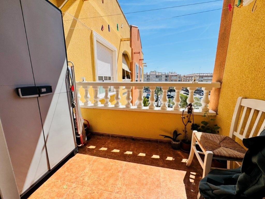 2-Bedroom Apartment in Los Secanos, Guardamar del Segura - Image 2