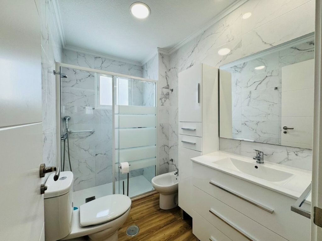2-Bedroom Apartment in Los Secanos, Guardamar del Segura - Image 4