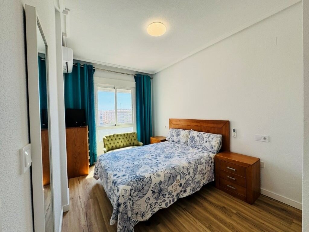 2-Bedroom Apartment in Los Secanos, Guardamar del Segura - Image 5