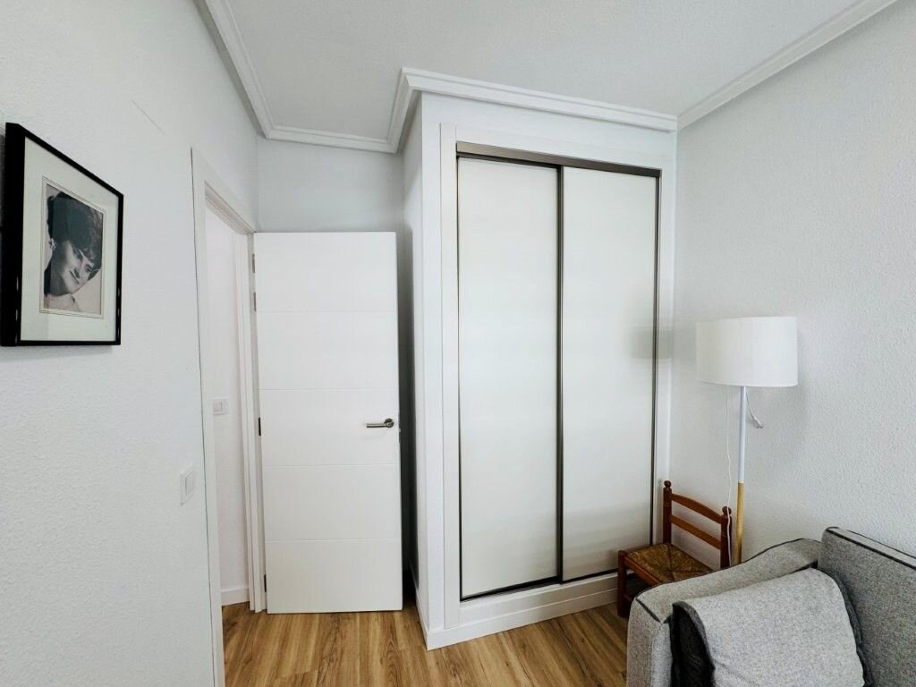 2-Bedroom Apartment in Los Secanos, Guardamar del Segura - Image 8
