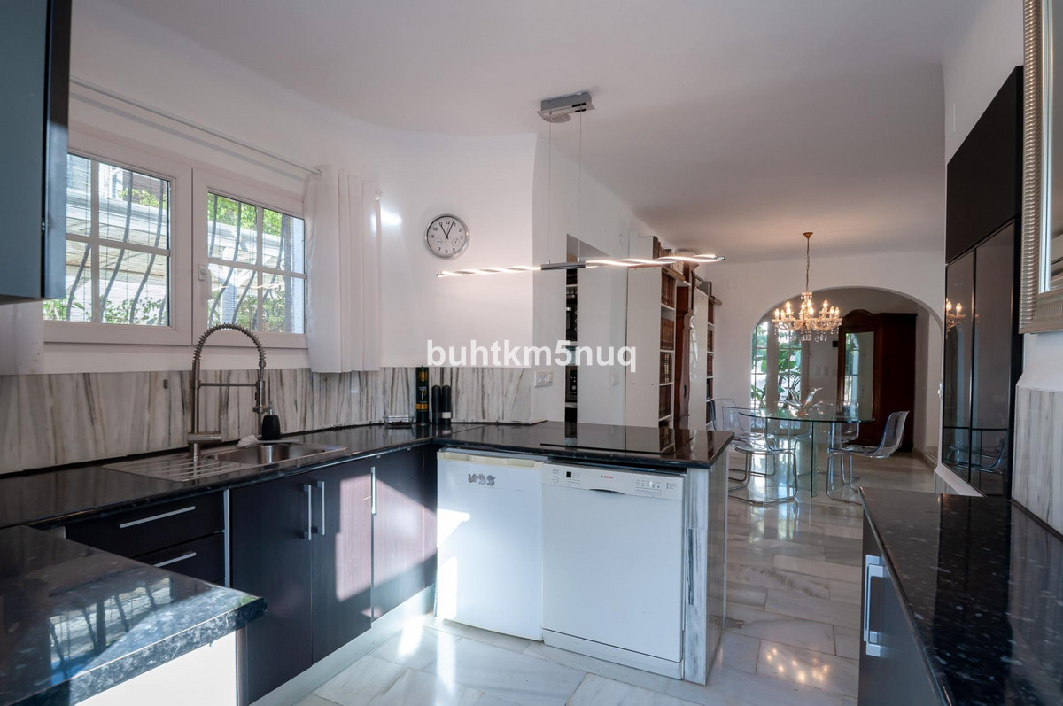 4-Bedroom Detached House in  Calpe | Sunny Casas - Costa ... - Image 14