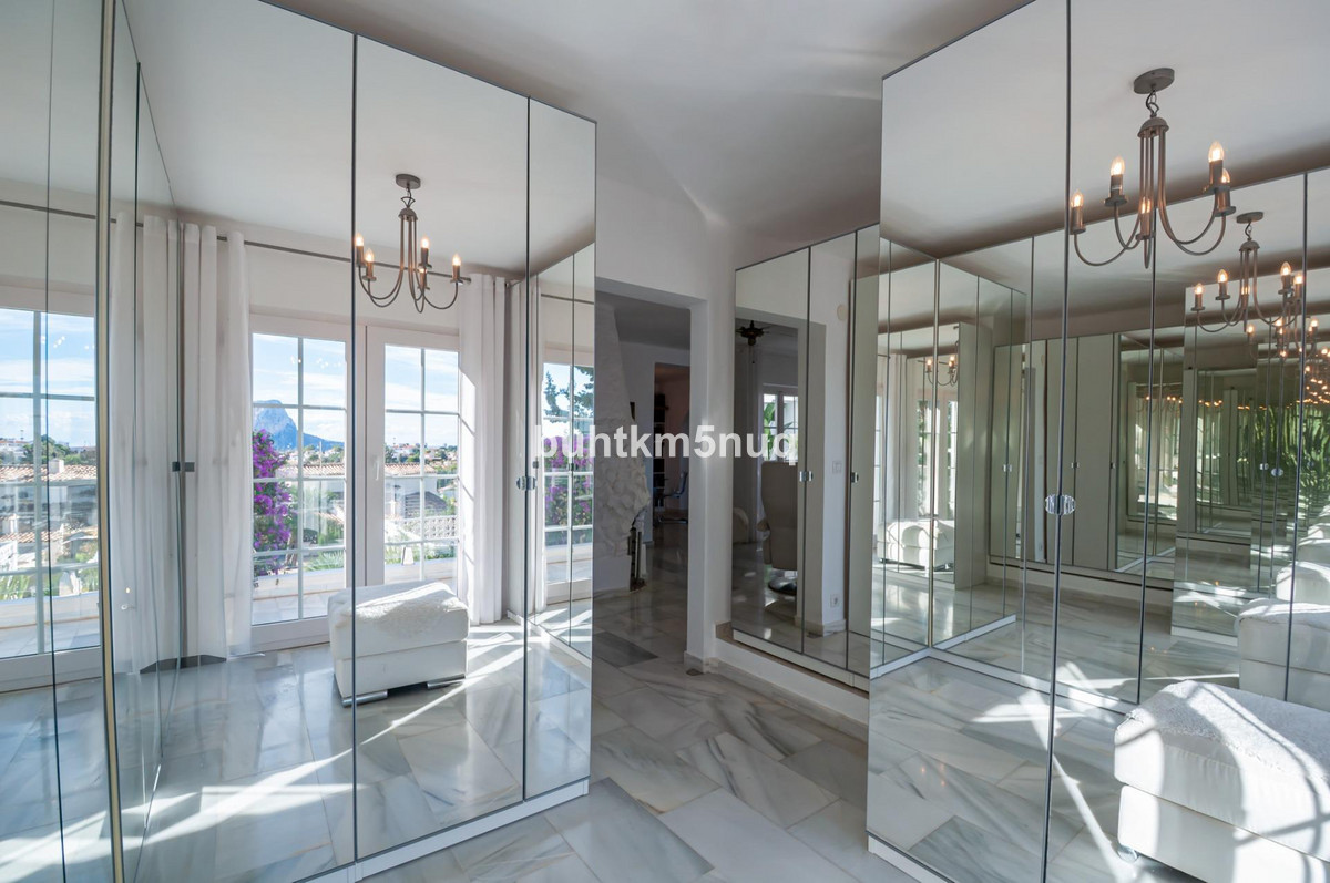 4-Bedroom Detached House in  Calpe | Sunny Casas - Costa ... - Image 18