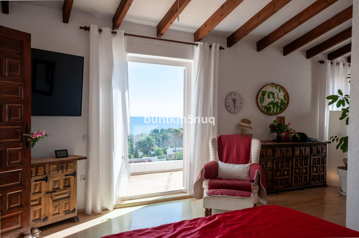 4-Bedroom Detached House in  Calpe | Sunny Casas - Costa ... - Image 24