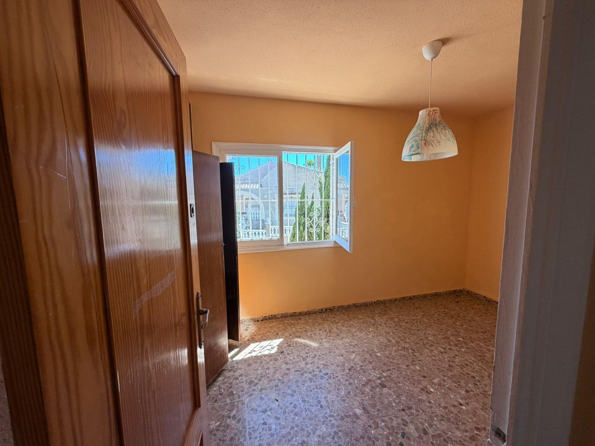 4-Bedroom Villa in La Siesta, Torrevieja - Image 24