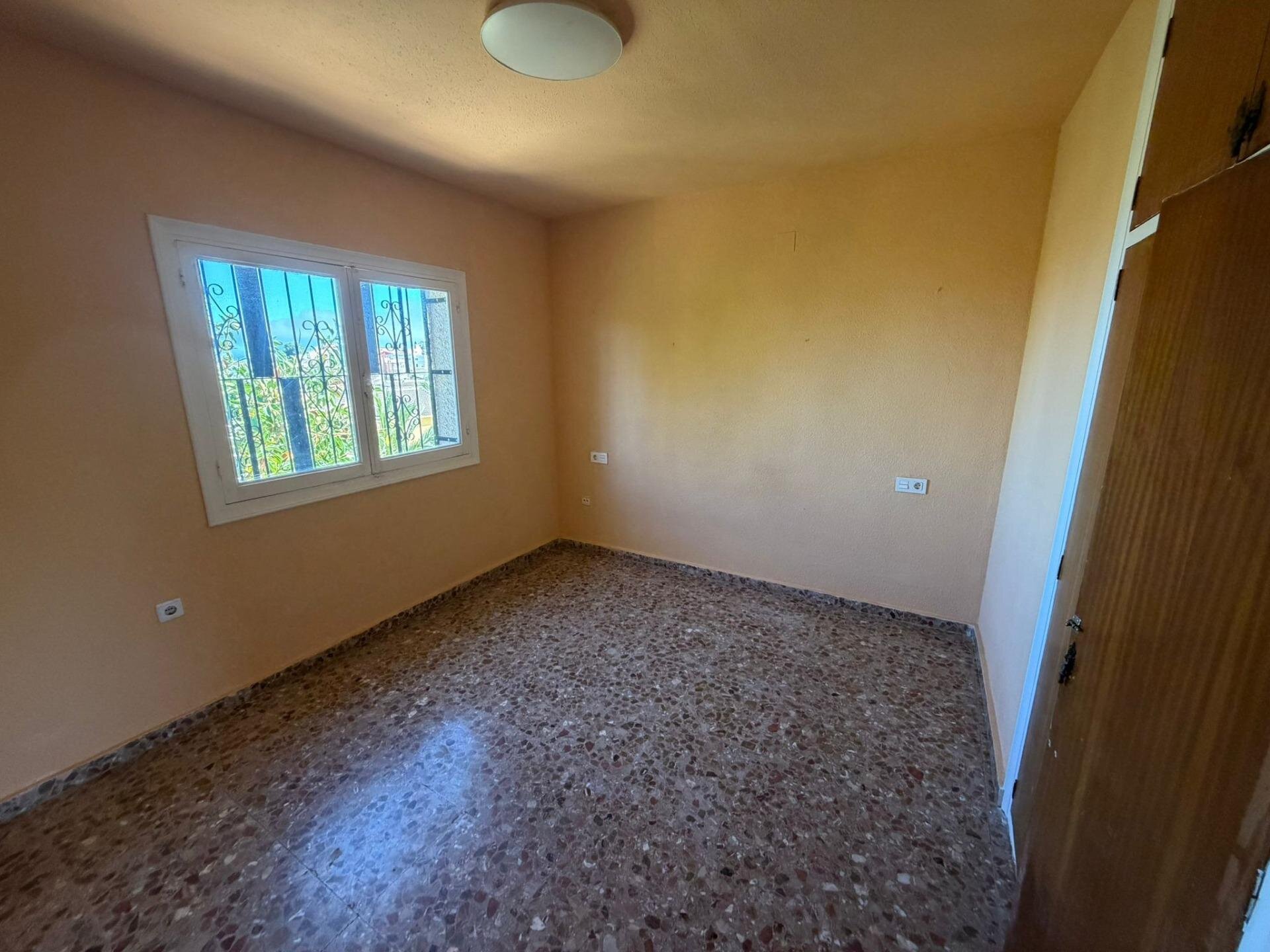 4-Bedroom Villa in La Siesta, Torrevieja - Image 27